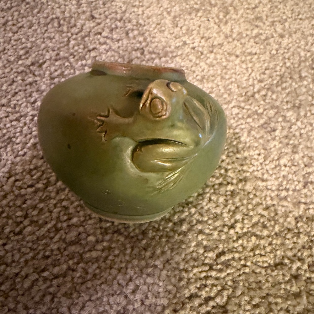 Sage Mossy Green Small Frog Ceramic Budvase - Picture 6 of 10